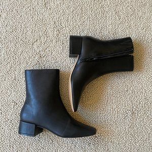 Ann Taylor LOFT New In Box Seamed Block Heel Boots Size 9